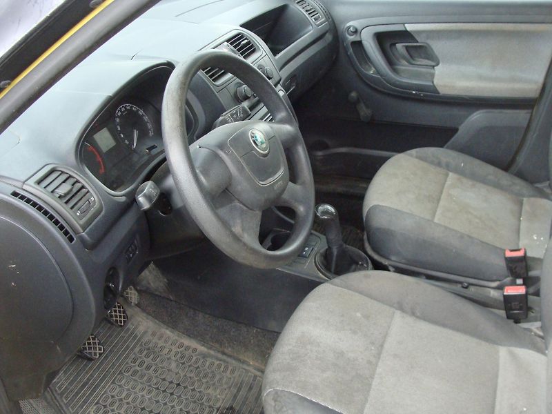 Škoda Fabia (2009) 1.2 HTp, 51 kW, klima - fotka 9 z 19