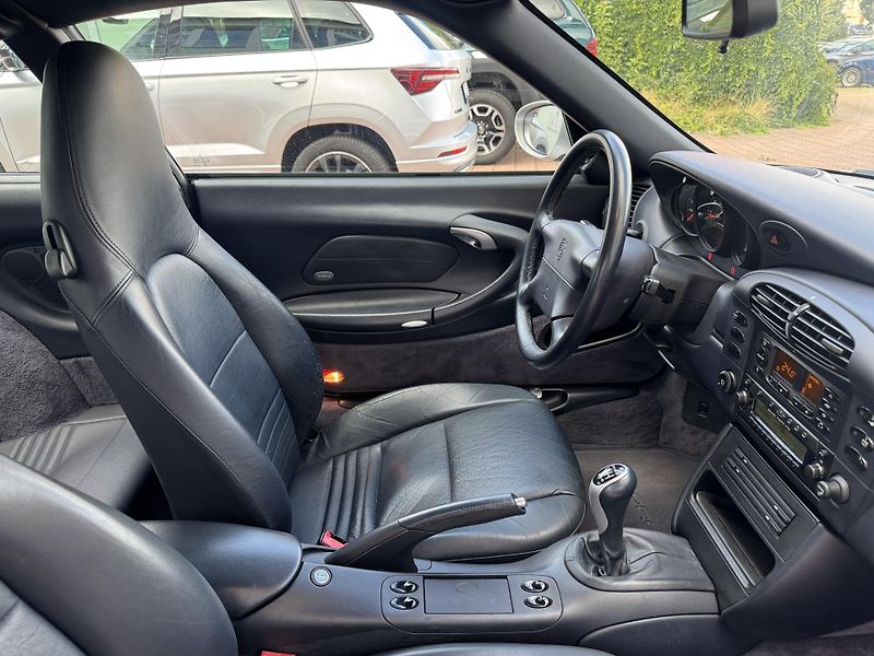 Porsche 911 (1999) Carrera - fotka 16 z 17