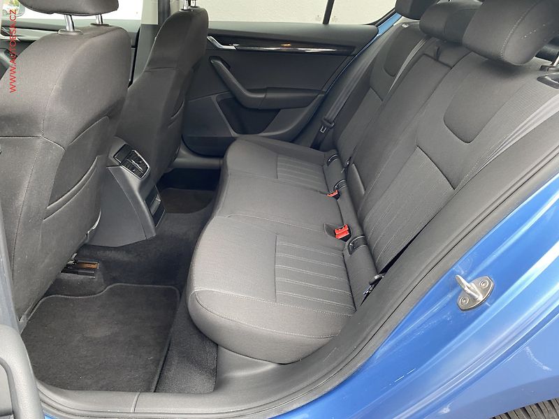 Škoda Octavia (2018) 1.8 TSi, Style, park. čidla - fotka 11 z 17
