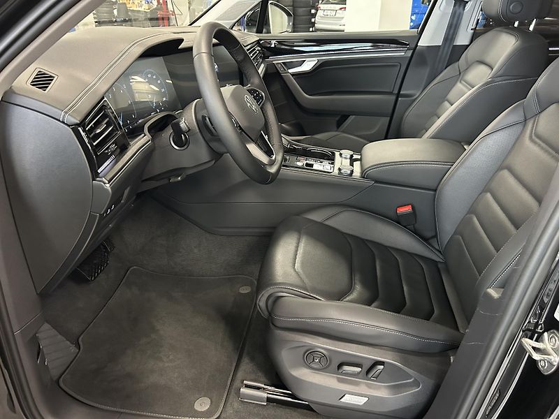 Volkswagen Touareg (2024) 3.0TDi 210kW ELEG/NV/Panor/TZ - fotka 5 z 43