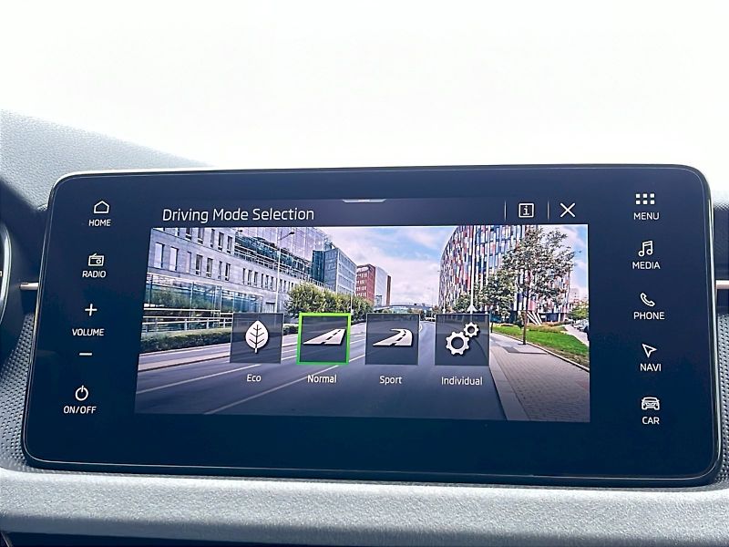 Škoda Scala (2024) 1.5 TSI 110kW Top Selection - fotka 17 z 35