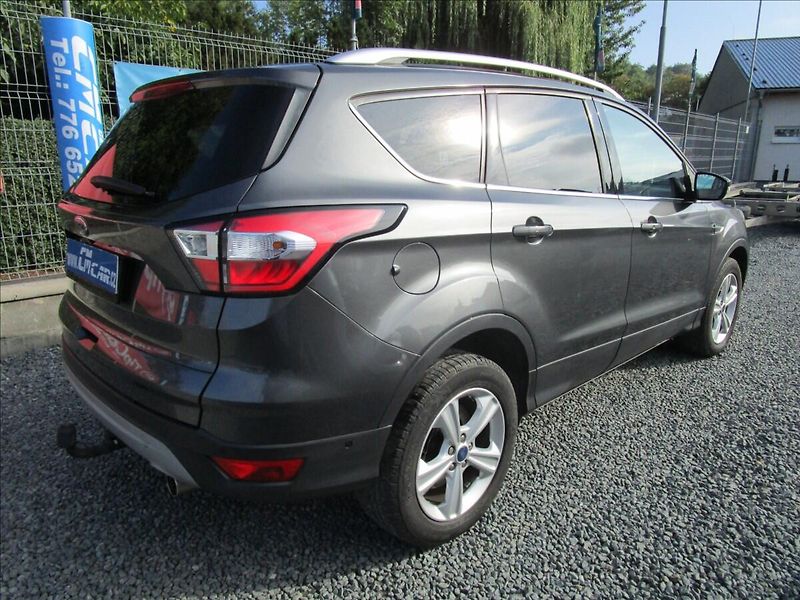 Ford Kuga 2.0TDCi 132kW AWD, automat - fotka 4 z 41