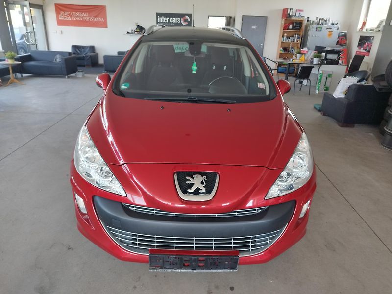 Peugeot 308 (2010) 1,6HDI,80KW,7MÍST,PANOR,SER.KN - fotka 3 z 31