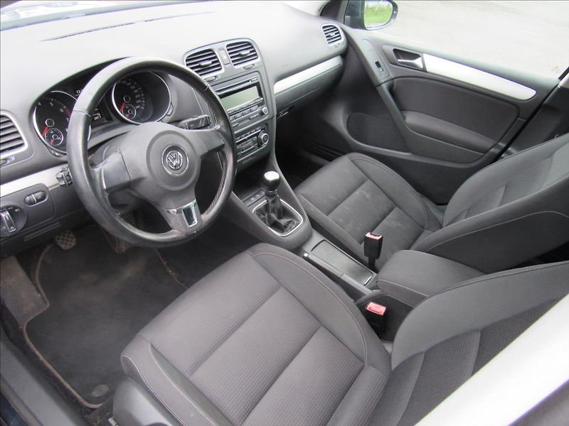 Volkswagen Golf 1,2 TSI 77kW BMT Team - fotka 9 z 28