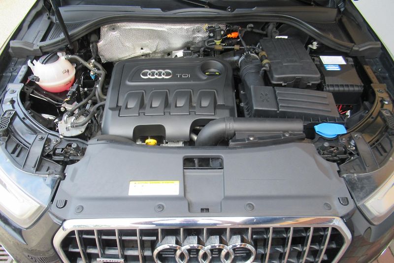 Audi Q3 2.0 TDi QUATTRO AUT. KLIMA  - fotka 20 z 23