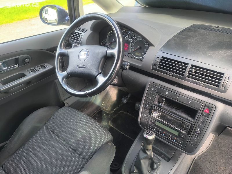 Seat Alhambra (2009) 4X4,1,9TDI,7M,TZ,KRÁSNÁ,1MAJ64 - fotka 9 z 27