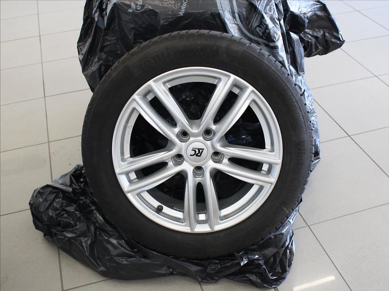 Škoda Superb 2,0 TDi 4x4 L&K Tažné Webasto - fotka 37 z 38