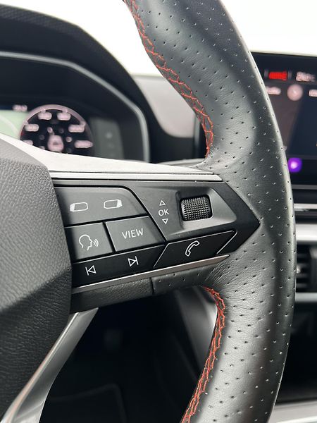 Seat Leon 1.5eTSI 110kW DSG FR-Line  - fotka 10 z 23