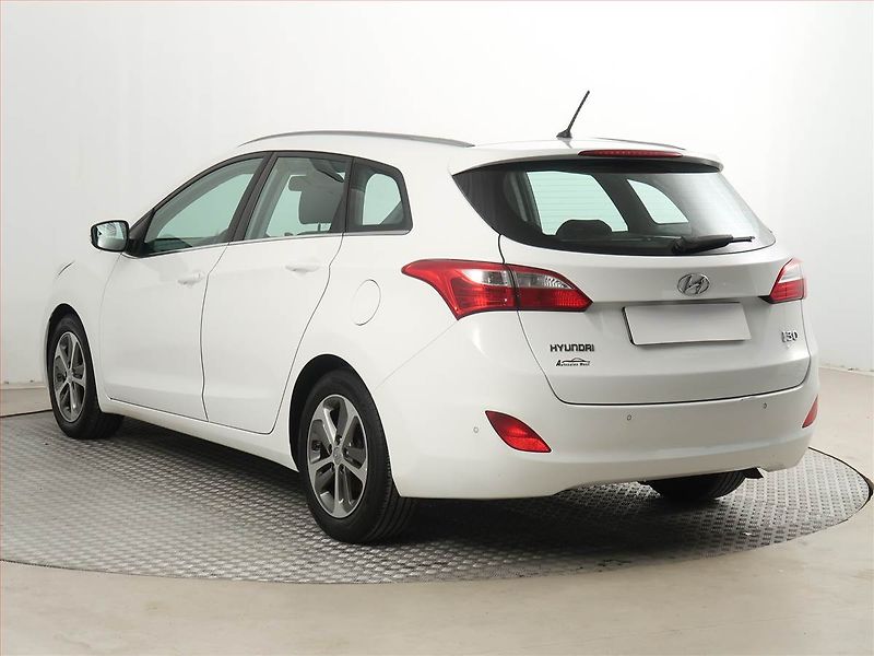 Hyundai i30 (2015) Weekend 1.6 CRDi, ČR,1.maj - fotka 4 z 16