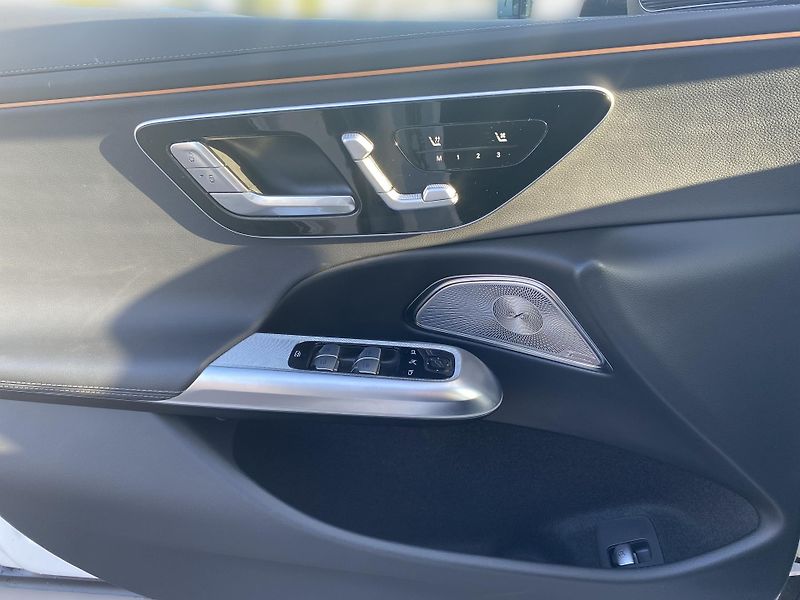 Mercedes-Benz Třídy E E 220d 4M AMG - fotka 23 z 27