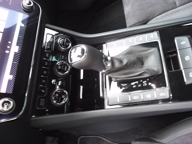 Škoda Superb 2.0 TDi Style 4x4 - fotka 12 z 22