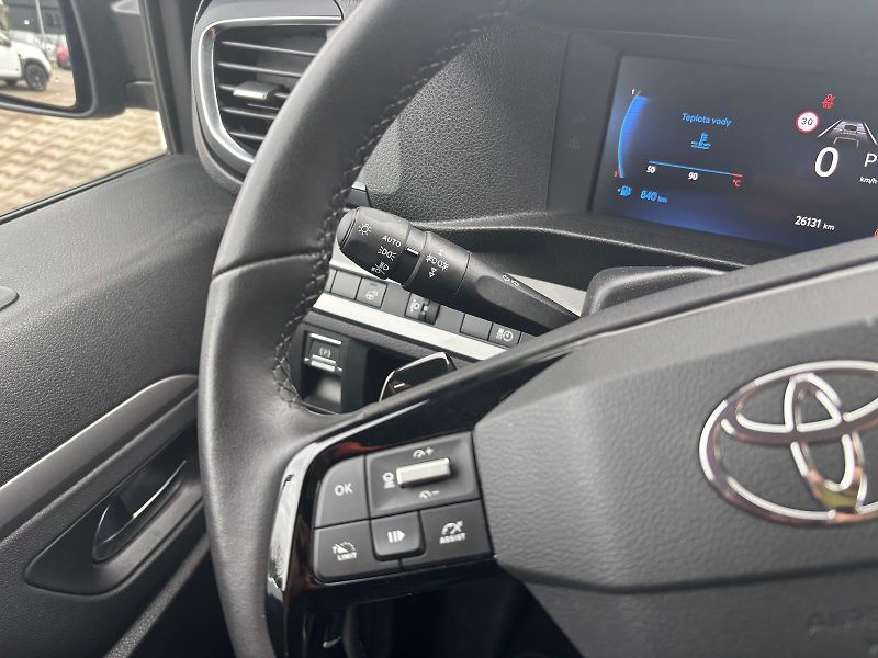 Toyota ProAce Verso 2,0 D-4D 8AT L2 Family Webasto - fotka 17 z 29