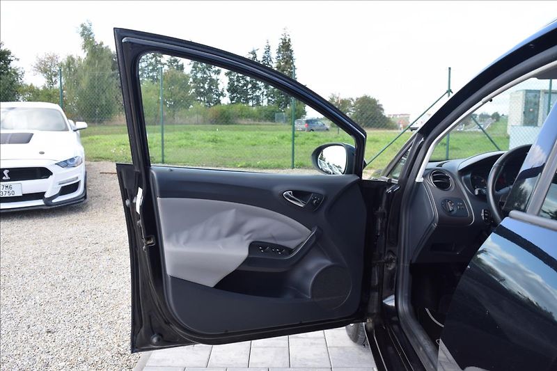 Seat Ibiza 1,6 TDI 66KW PO SERVISE 2XKOLA - fotka 26 z 48
