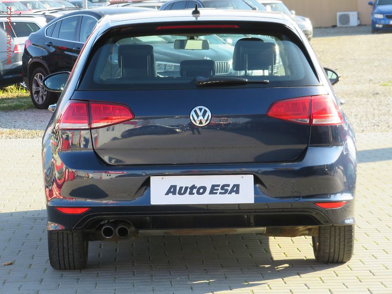 Volkswagen Golf (2016) 1.4TSi, R-line, navi - fotka 5 z 27