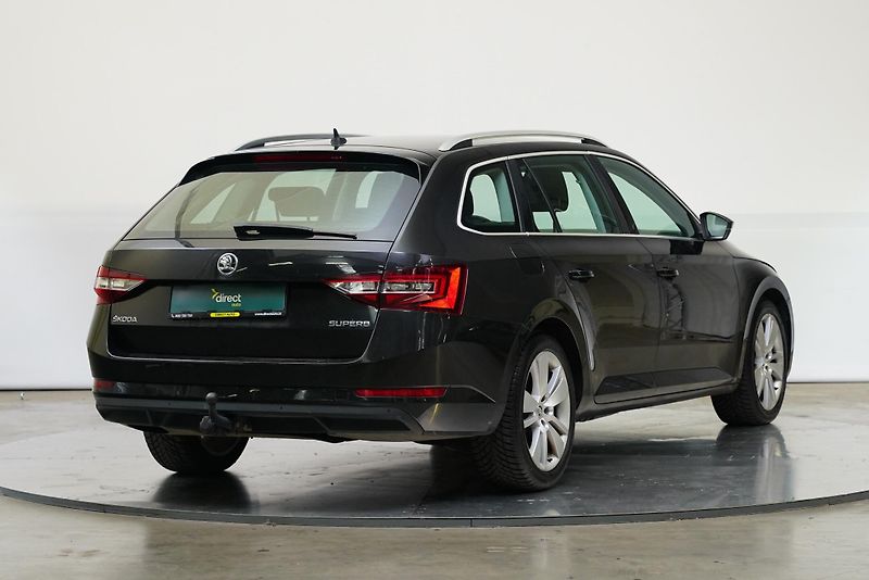 Škoda Superb - fotka 2 z 29