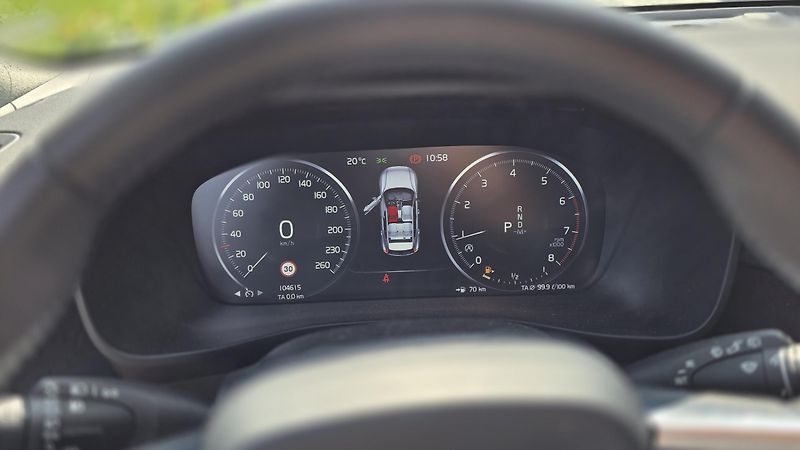 Volvo XC40 (2019) 140kW, AUT, 1. majitel, ČR - fotka 18 z 27