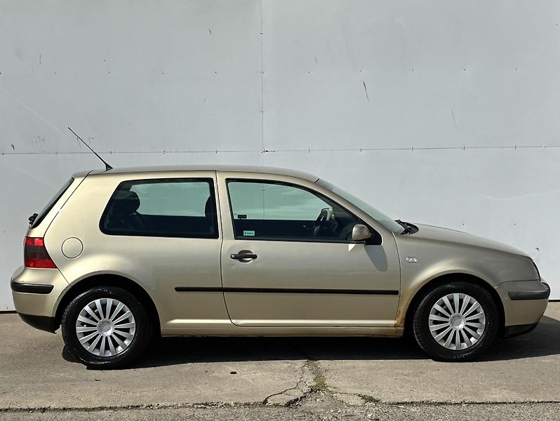 Volkswagen Golf 1.6 16V 77kW - fotka 3 z 18