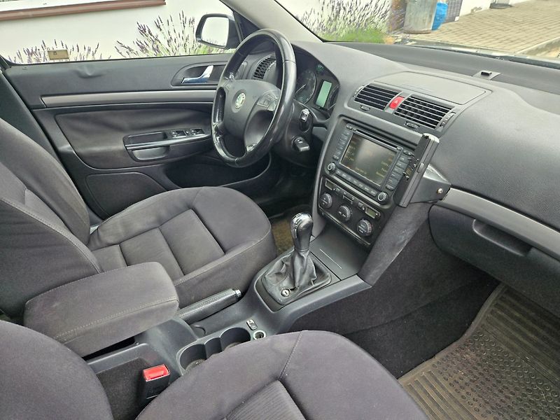 Škoda Octavia (2005) 2.0 TDI - fotka 13 z 16