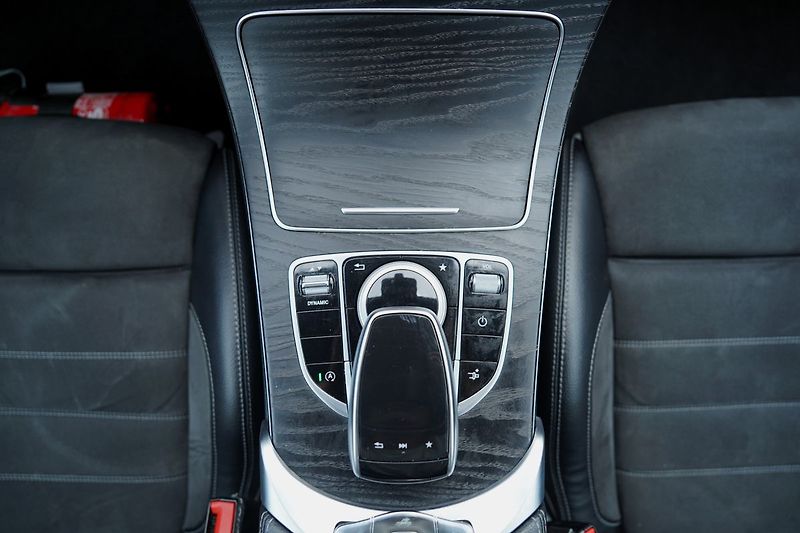 Mercedes-Benz Třídy C C 220d cabrio 4Matic AMG/210PS - fotka 36 z 44