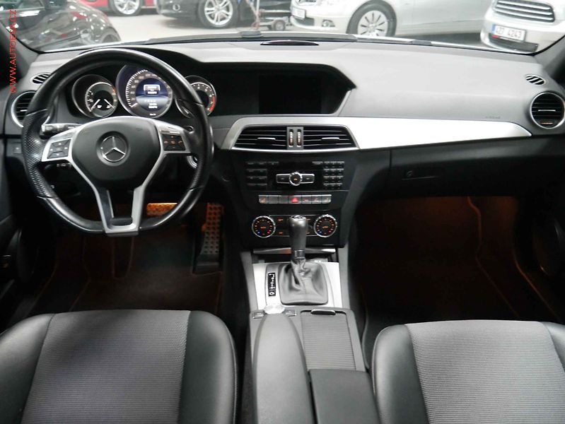 Mercedes-Benz Třídy C (2013) 1.6 C180, AT, navi, xenon - fotka 8 z 26