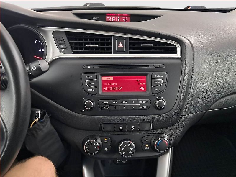 Kia Ceed (2016) 1.6 CRDi, Serv.kniha, Tempomat - fotka 12 z 20