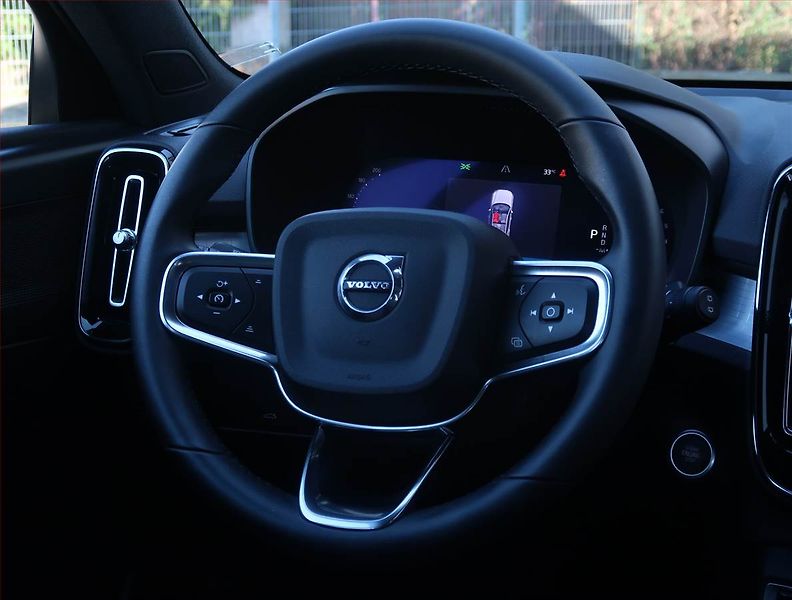 Volvo XC40 (2022) B4 - fotka 18 z 21