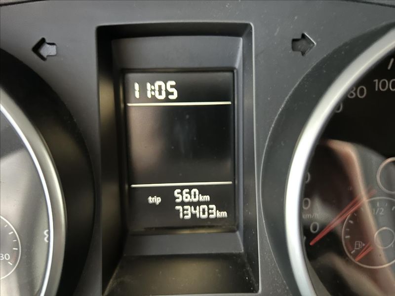 Volkswagen Golf 1,2   TSI 77kW,SERVISKA - fotka 12 z 20