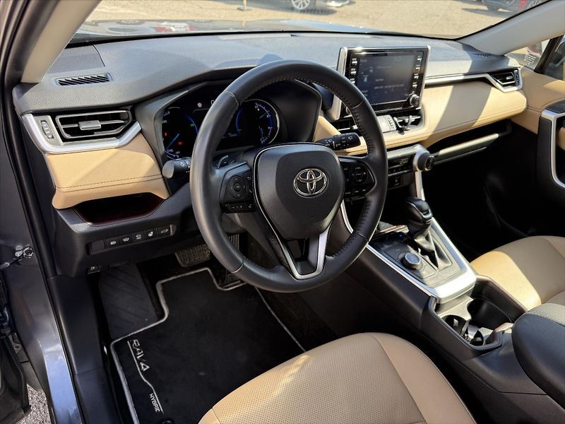 Toyota RAV4 2,5 Executive, 4x4, Hybrid - fotka 7 z 22