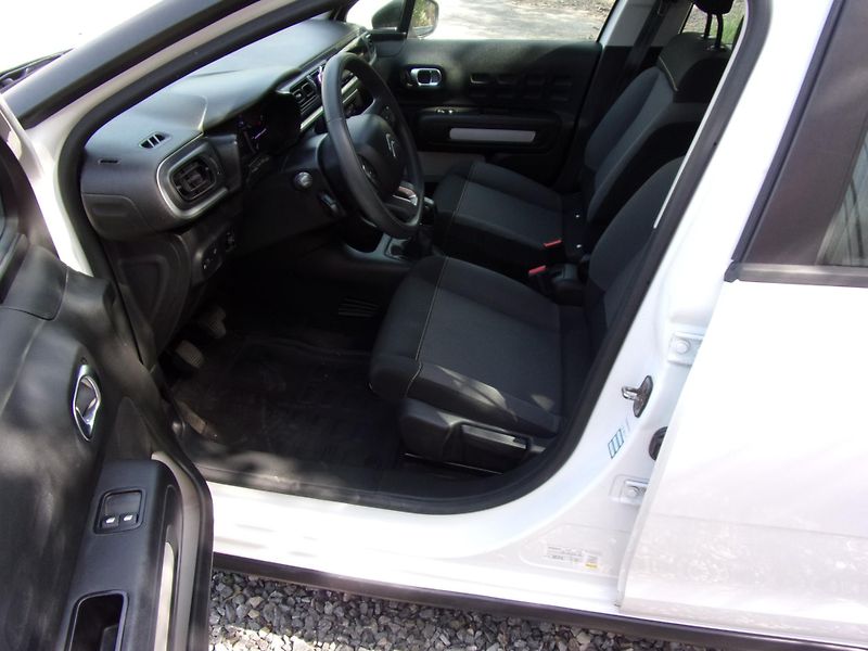 Citroën C3 (2017) 1.2 PT 60kW 1.MAJITELKA ČR TOP - fotka 9 z 20