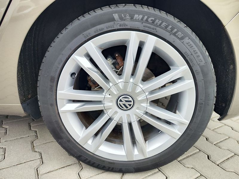 Volkswagen Golf Sportsvan 1.2 TSI/81kW BlueMotion - fotka 32 z 32