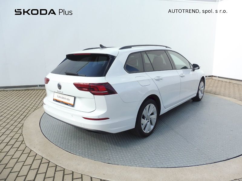 Volkswagen Golf Variant (2024) Life 1,5 TSI 85kW - fotka 2 z 24