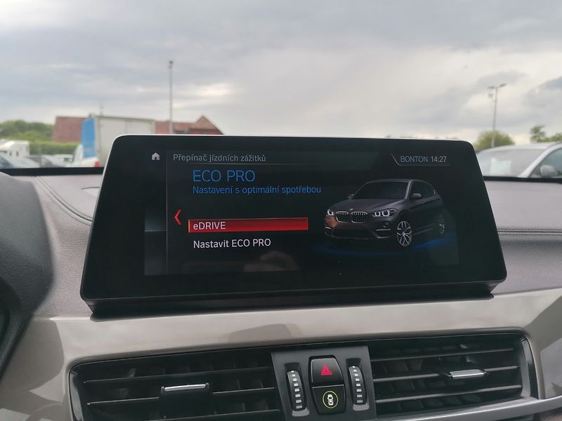 BMW X1 (2022) xDrive25eA Plug-in Hybrid - fotka 37 z 41