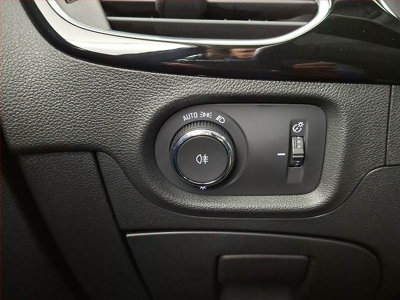 Opel Astra (2021) 1.2 Turbo, Kůže, Navi - fotka 19 z 20