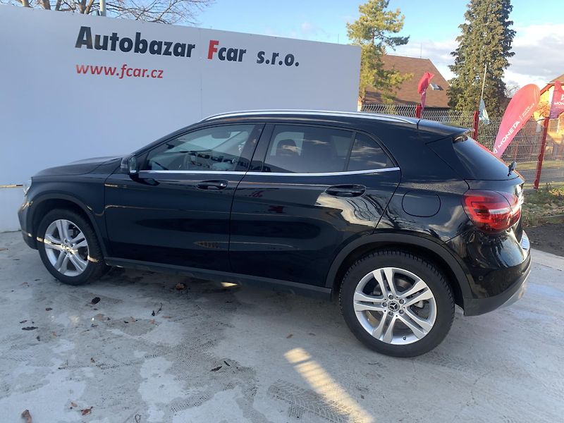 Mercedes-Benz GLA (2019) 220d 4 Matic, ser.knížka - fotka 8 z 30