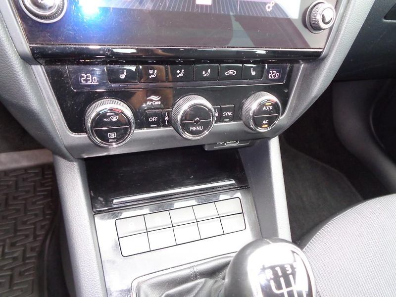 Škoda Octavia 1.5 TSI  STYLE  110 KW - fotka 21 z 30