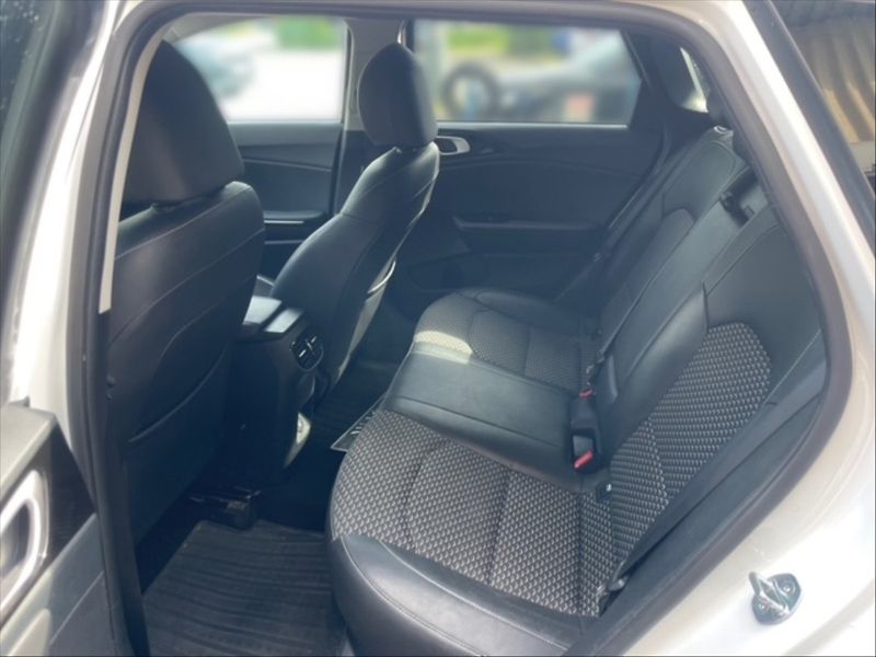 Kia Ceed 1,5 T-GDI 118 Top AT - fotka 8 z 11