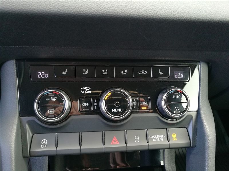 Škoda Karoq 1,5 TSi 1.majitel - fotka 8 z 20
