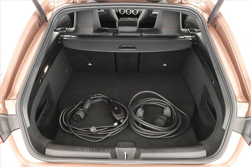 Mercedes-Benz CLA (2023) AMG Paket 250 e - fotka 31 z 31