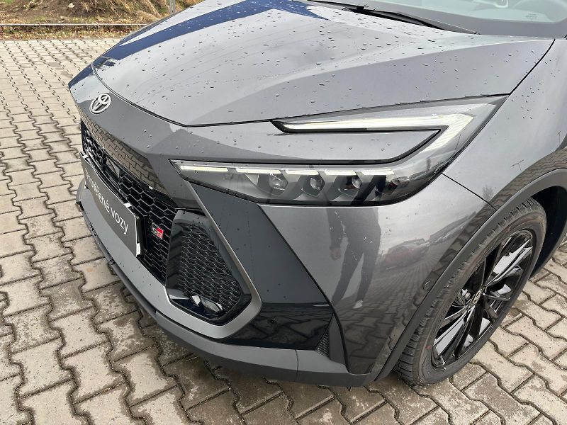 Toyota C-HR 2,0 HEV e-CVT GR Sport - fotka 27 z 29