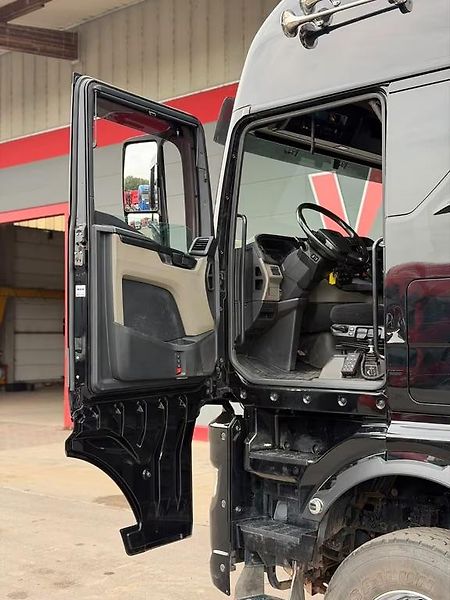 MAN TGX (2022) 33.640 6x4 hydraulika EURO 6 - fotka 4 z 9