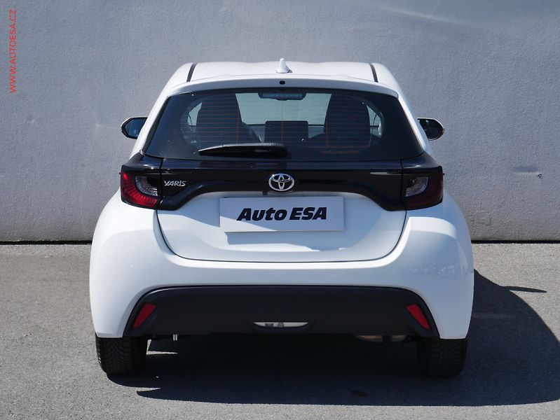 Toyota Yaris (2023) 1.5i, 1.maj,ČR, Dynamic, AC - fotka 5 z 23