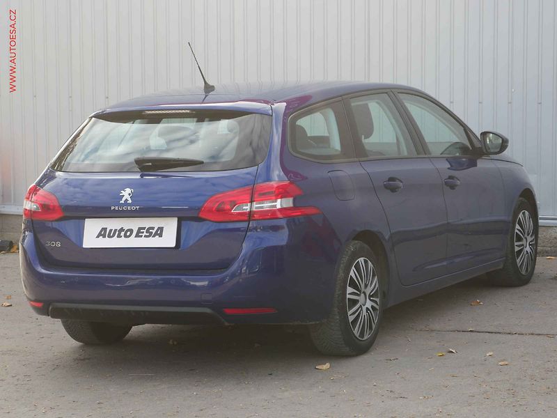 Peugeot 308 (2018) 1.5HDi, AC, tempo, navi - fotka 4 z 24