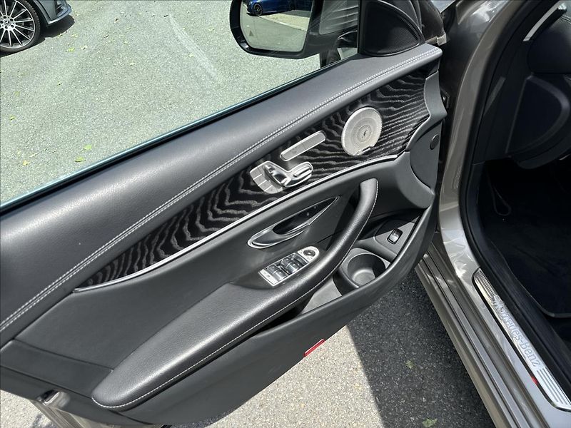 Mercedes-Benz Třídy E E 220d 4MATIC AMG Style - fotka 15 z 16