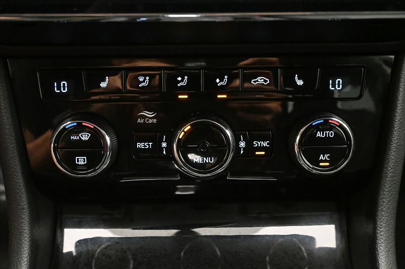 Škoda Superb 2,0 TDI 110 kW DSG Ambition Zá - fotka 20 z 29