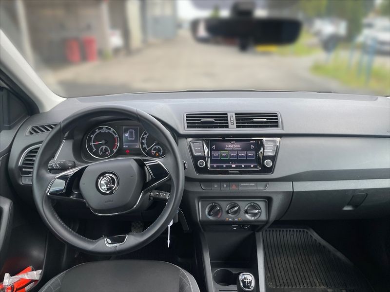 Škoda Fabia 1,0 TSI 70 Ambition - fotka 9 z 11