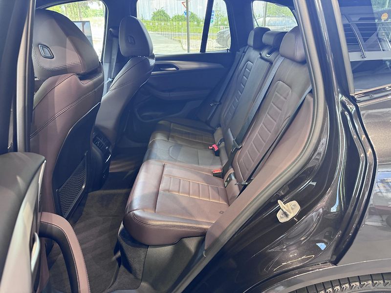 BMW X3 xDrive 30d M-Sport - fotka 8 z 26