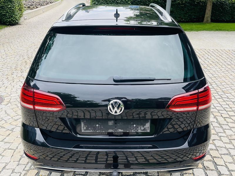Volkswagen Golf 1.0TSI MANUÁL VÝHŘEV TAŽNÉ  - fotka 12 z 38