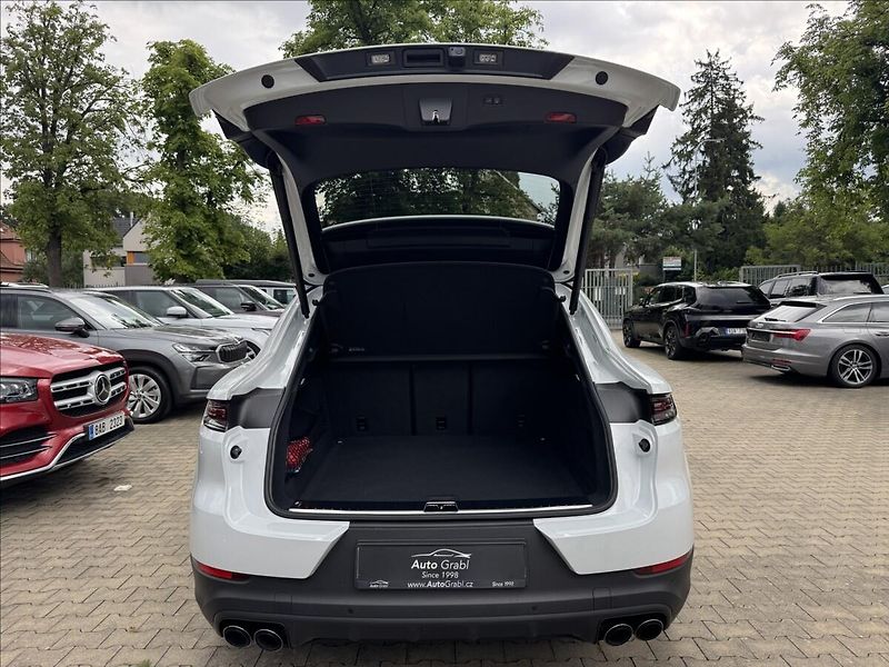 Porsche Cayenne Coupe E3 II Sport Chrono Vzduc - fotka 33 z 34