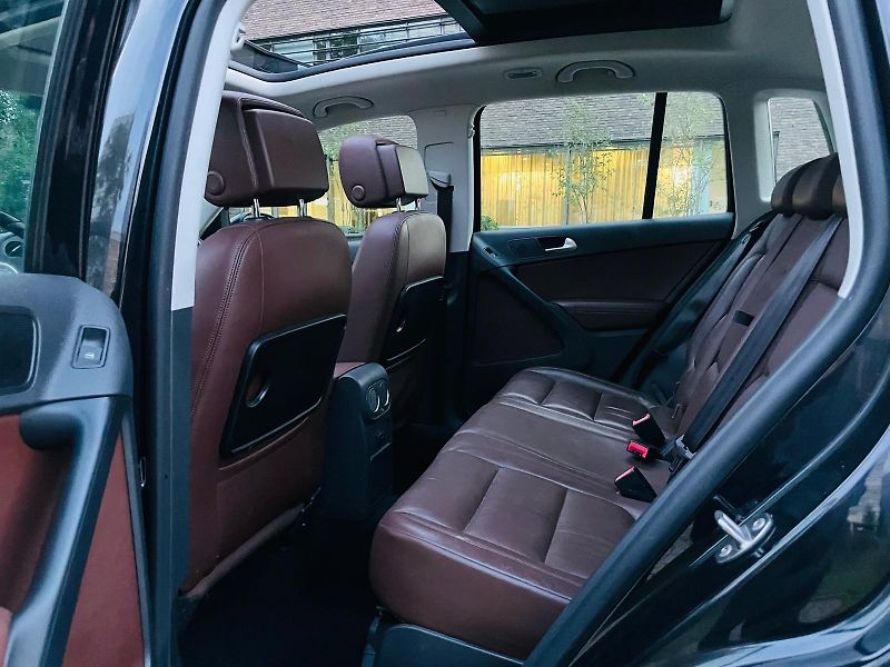 Volkswagen Tiguan 1.4TSI MANUÁL VÝHŘEV PANORAMA - fotka 34 z 46