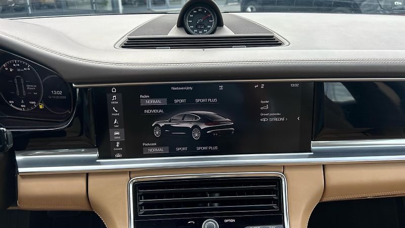 Porsche Panamera 4S Diesel 3956ccm  310kW 422PS - fotka 28 z 30